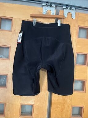 Sharkskin Chillproof Shortpants, M, NWT